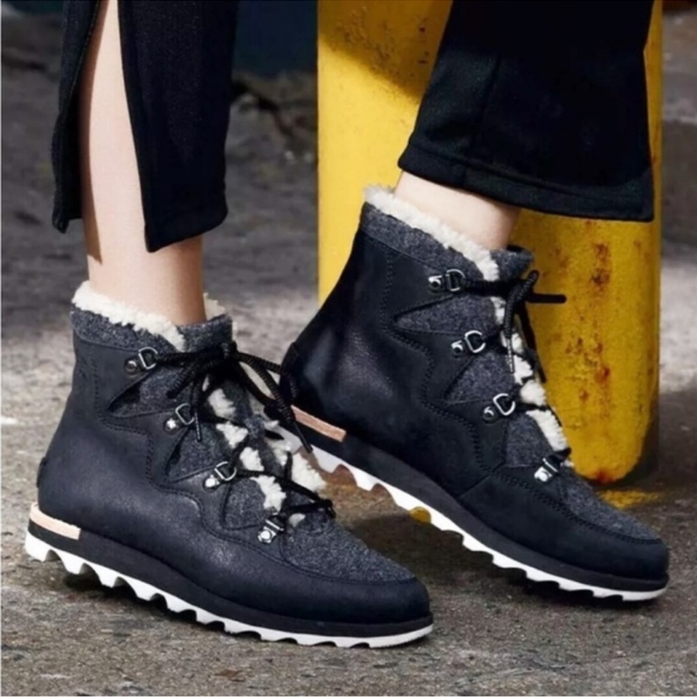 Sorel Alpine Sneakchic Snow Ankle Winter Leather BootsWomens 9.  Gray